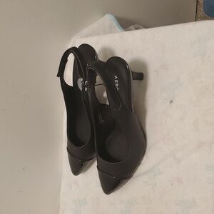 AEROSOLES Black Pointed Toe Heels
